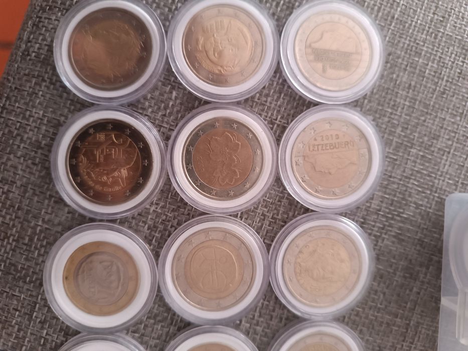 Vendo caixa de moedas e respectivas moedas
