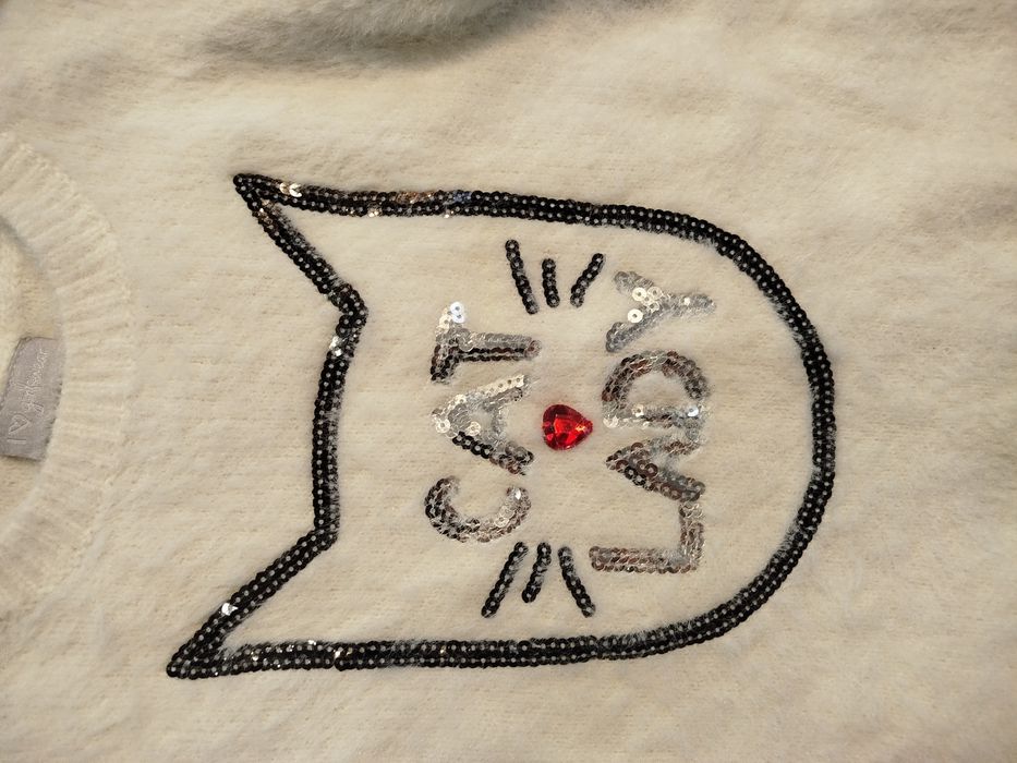 Biały sweter cekiny kotek pluszowy miękki 122