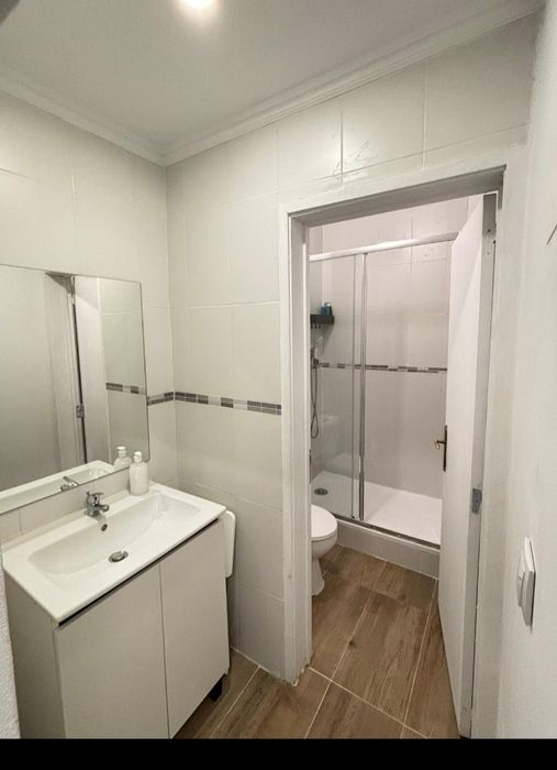 Alojamento T6 para venda