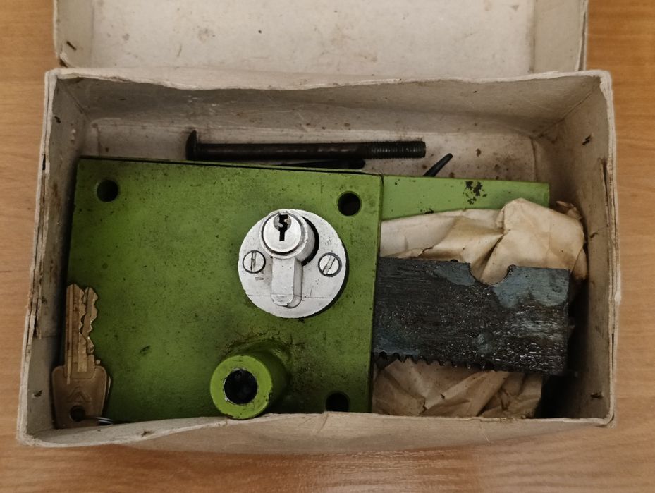 Zamek zasuwka do drzwi,bram Stary PRL