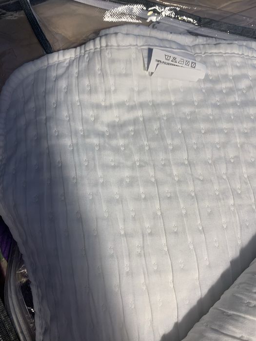 Colcha branca . Marca Tramas