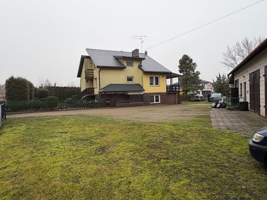 Dom z budynkiem gospodarczym oraz garażem