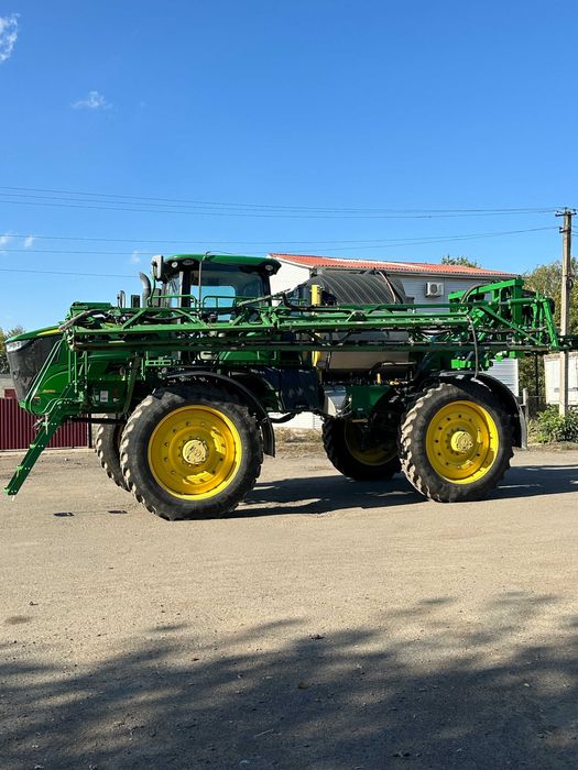 Самохідний оприскувач John Deere R4045