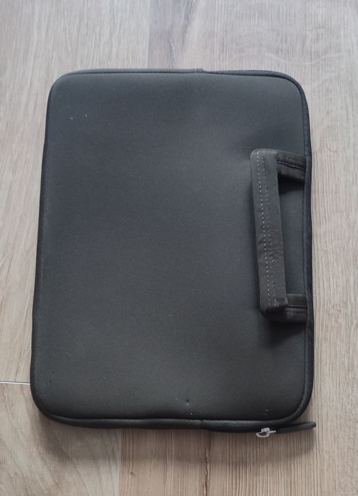Uniwersalne etui typu wsuwka