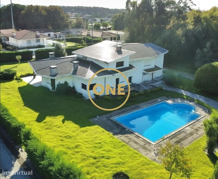 Moradia T5 e Armazem