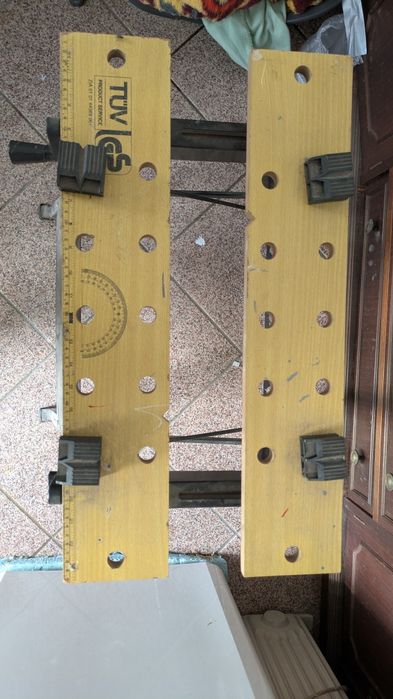 Bancada de Trabalho Dobrável com Torno / Prensa de Bricolage