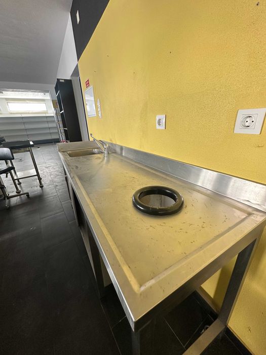 Bancada em Inox com Lavatório – 200x60x86 cm