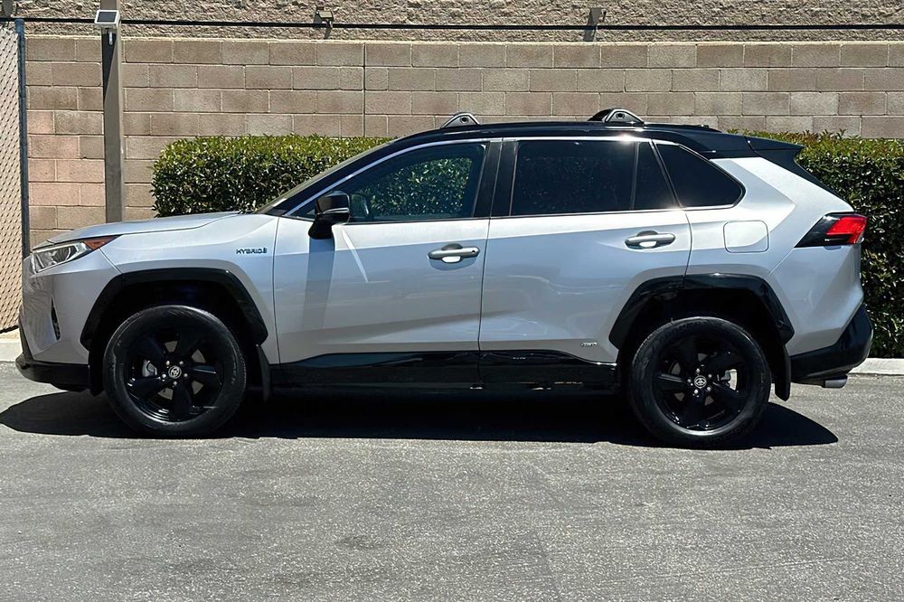 Toyota RAV4 XSE 2021 зі США, від $11 891 — доставка й розмитнення під ключ