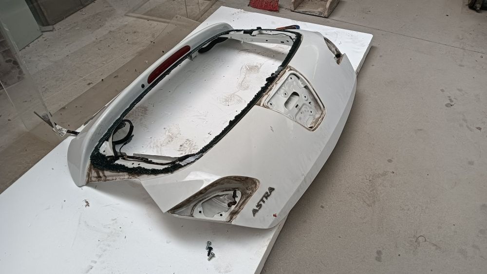 Tampa mala . Opel astra J
