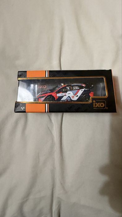 Miniatura  Ott Tanak Assinado