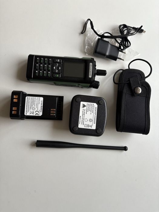 Radiotelefon Baofeng z pełnym zestawem - antena, ładowarka, etui [942]