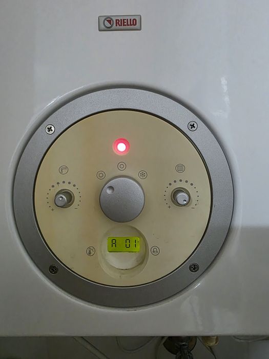 Esquentador Caldeira Riello Residence com avaria