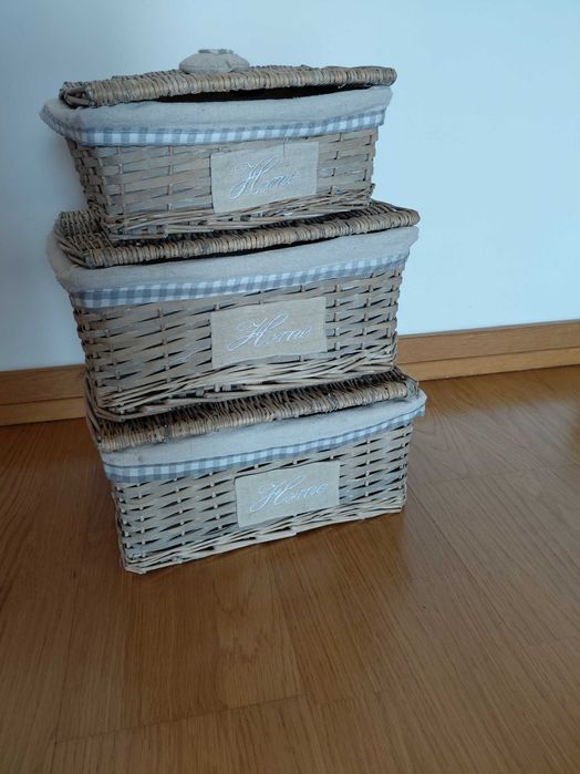 Conjunto de 3 cestos em verga com forro interior