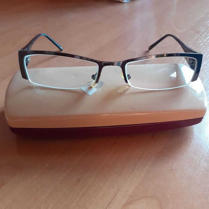 Sprzedam   okulary damskie minus dwa i  pół używane.