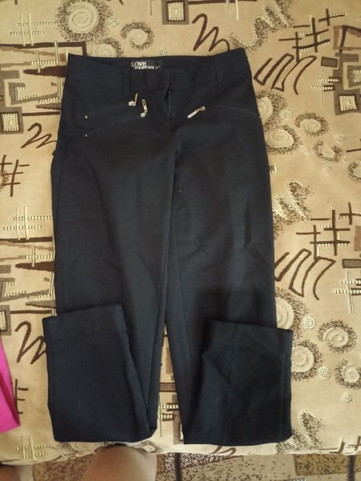 Джинсы розовые, брюки черные 152