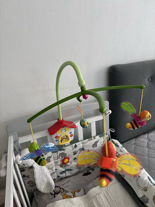 Дитяча музична крусель на ліжечко chicco, добрий стан, без дефектів.