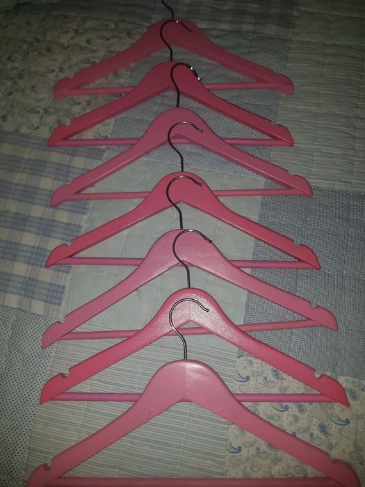 Cabides de criança  em madeira- 0,50€