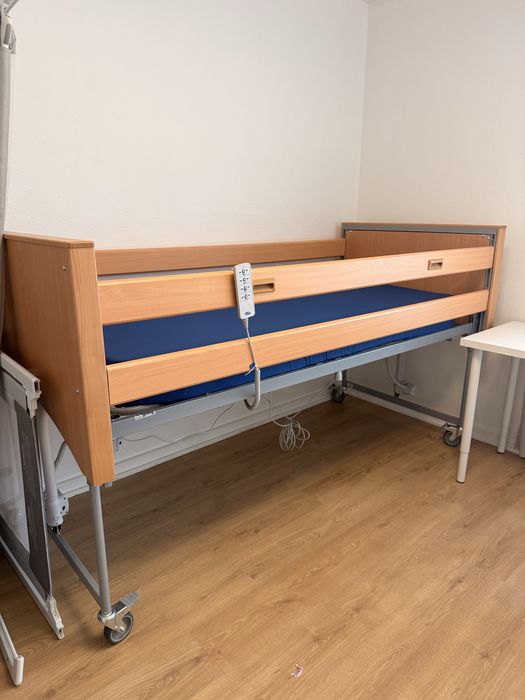 Cama articulada - Apenas 1 mês de uso - colchão anti-escaras.