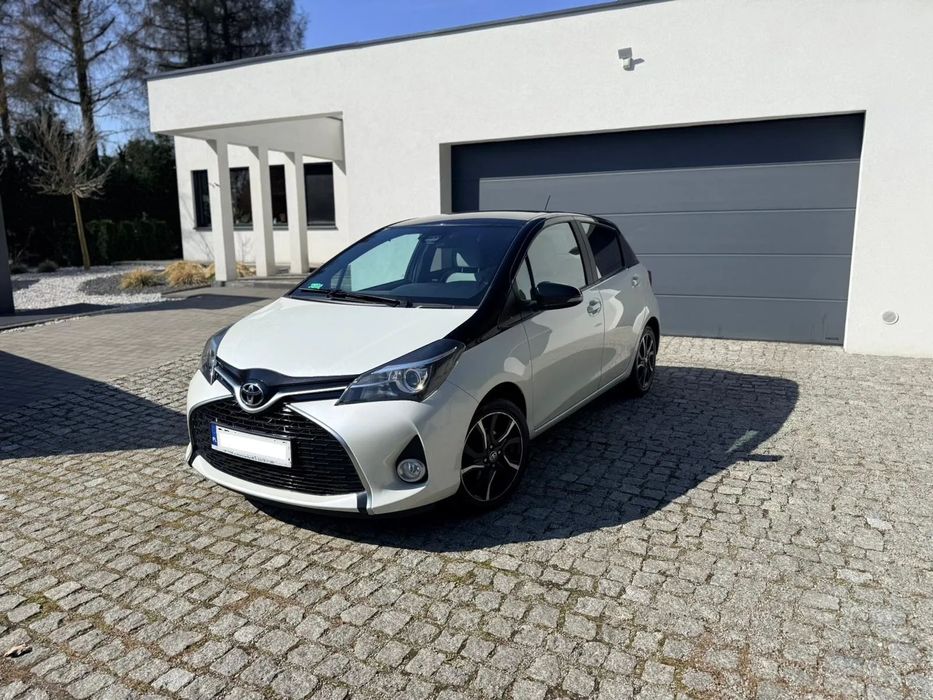 Toyota Yaris Biała perła, czarny dach SELECTION PURE+COOL+SAFETY