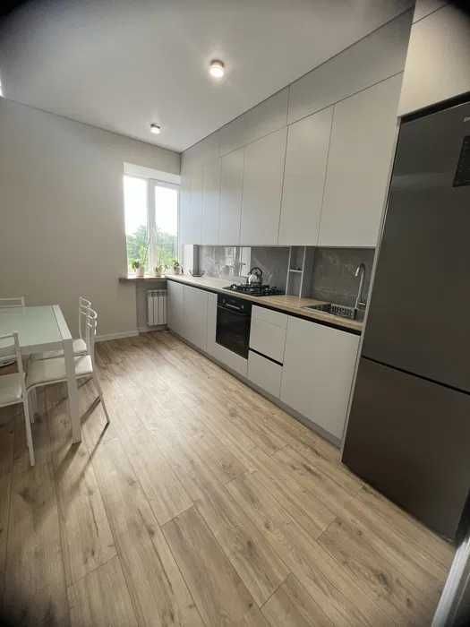 Є-відновлення Центр Города Продам 2 ком. Сталинку 
49 499 $