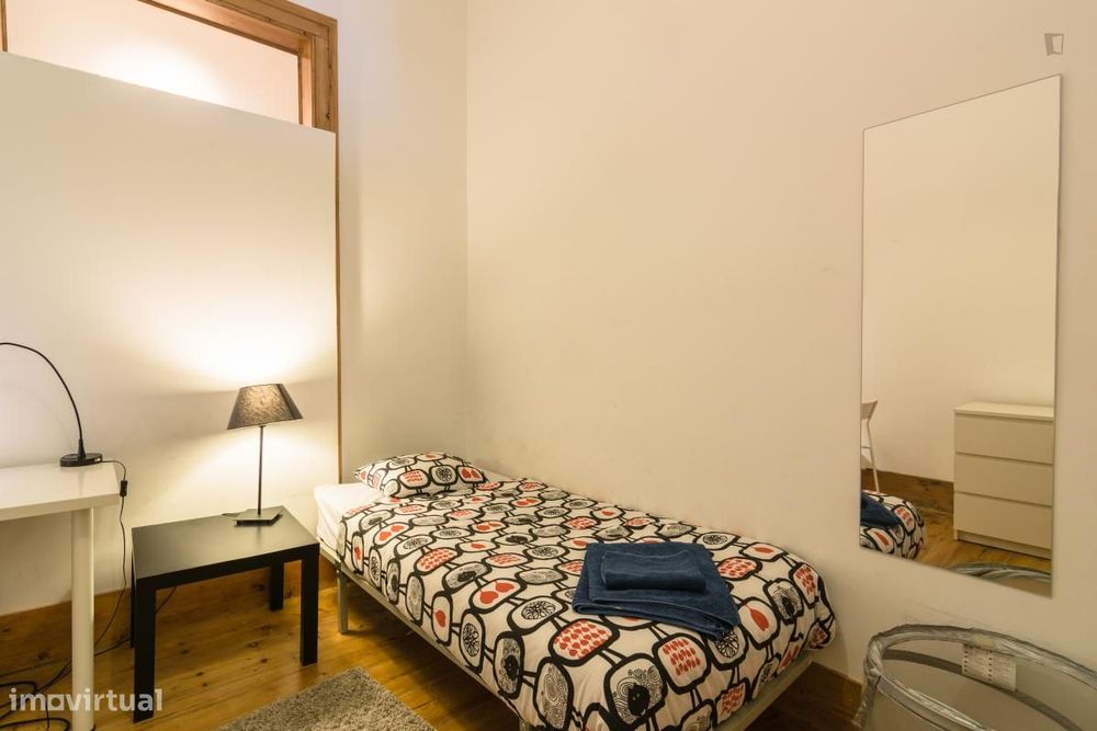 Quarto - localizado em Santa Apolónia Lisbon