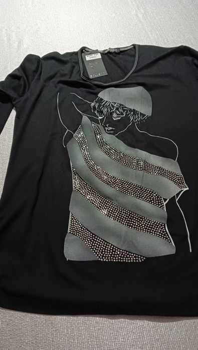 Bluzka z długim rękawem nowa.