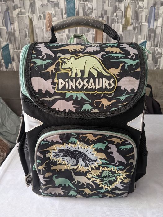 Шкільний рюкзак .