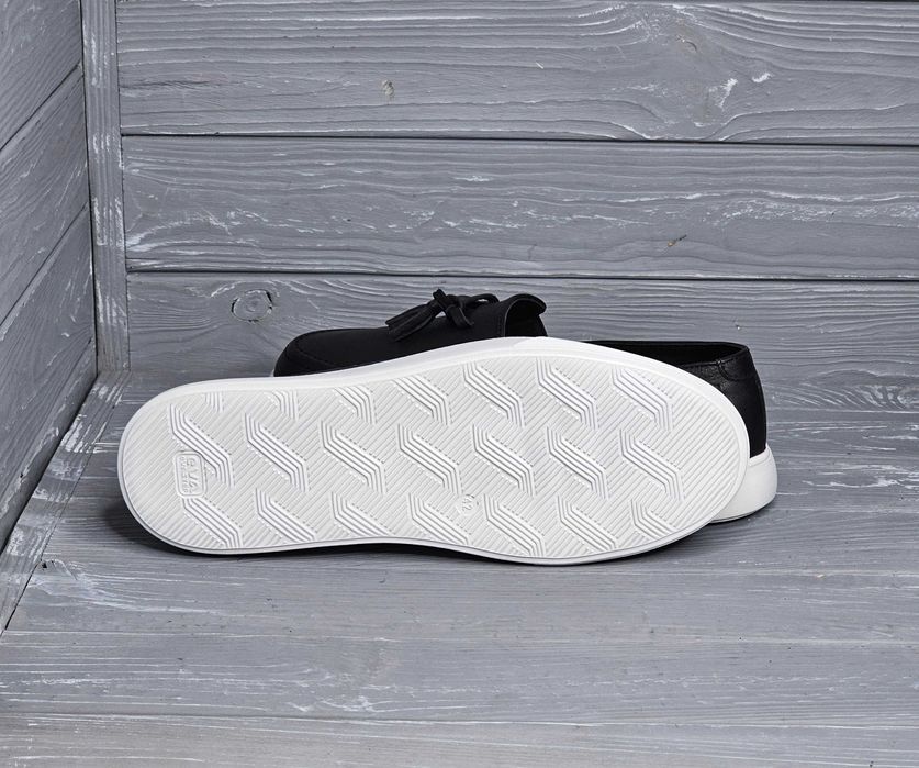 Мужские черные замшевые кожаные закрытые лоферы на светлой подошве!