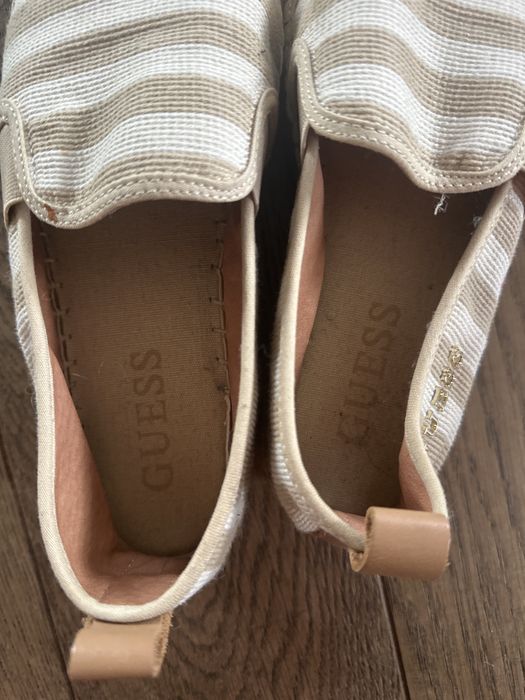 Stylowe espadryle GUESS na lato – elegancja i wygoda w jednym!