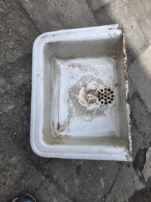 Umywalka PRL żeliwna
