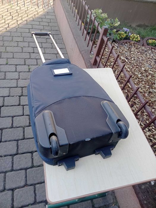 plecak kabinowy lufthansa na kołkach