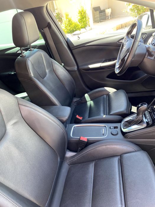 Carro Opel Astra Branco "Novo Innovation 5 Portas" 2017 Gasolina Automático 1.4 Turbo 150CV.
