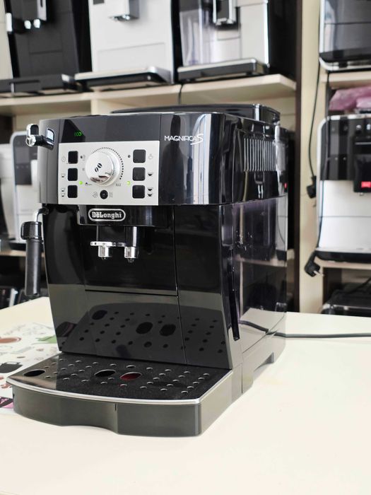 Кавомашина кофемашина Delonghi Magnifica S ECAM 22.110