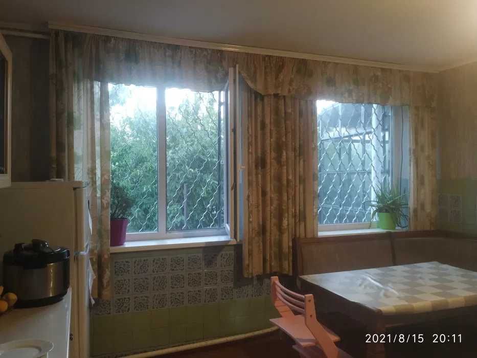 (13)Продам просторий 2-поверховий будинок в центрі с. Молодіжне.