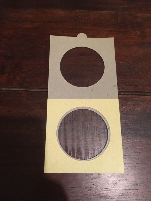 Zestaw 10 pudełek po 50 duzych (64mm) holderów na monety 43mm