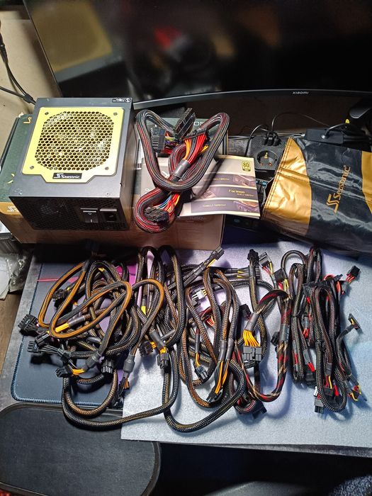 Продам гарний блок живлення фірми Seasonic  X series 1050W.