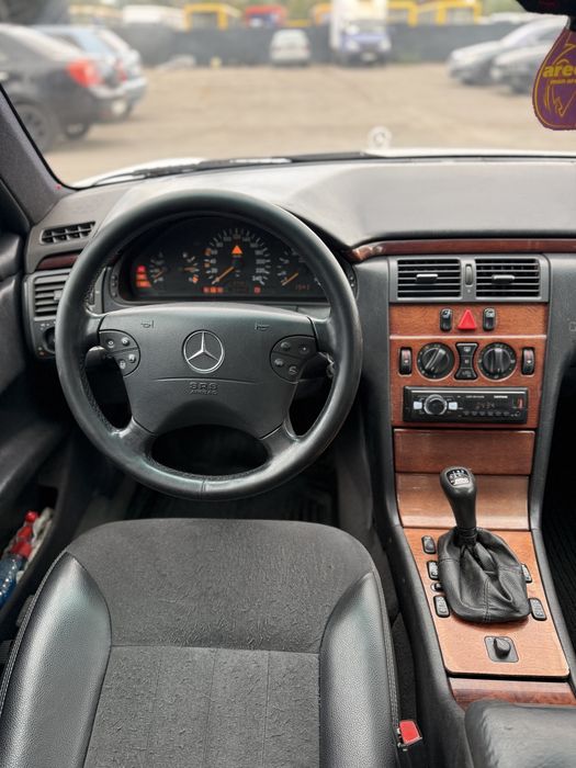 Mercedes 210. 2.0 газ/бенз