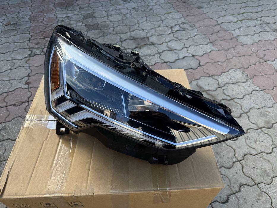 Audi Q3 Фара правая . USA . 83A941034B
