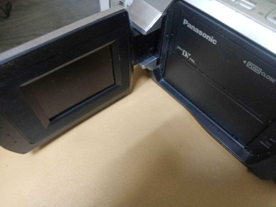 Видеокамера Панасоник  под малую кассету. Чистый японец.