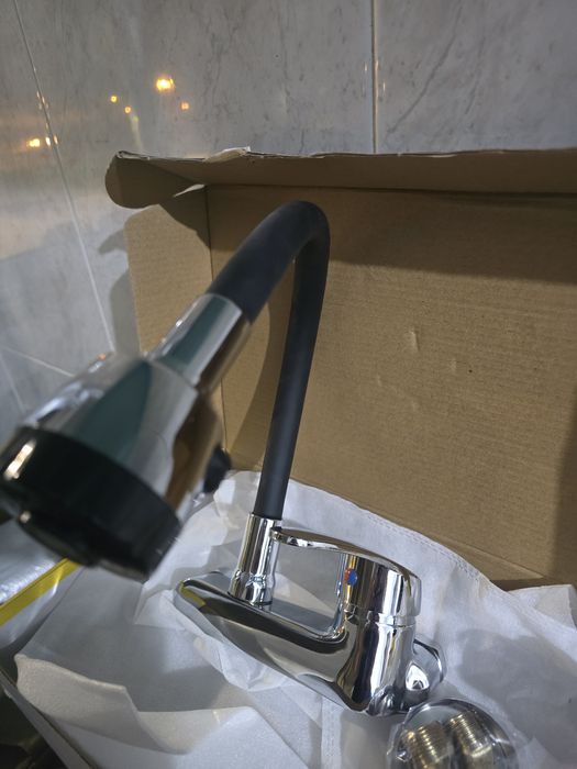 Torneira de cozinha a estrear nova na caixa