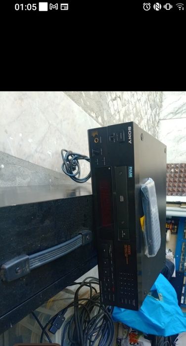 Leitor de CD Sony em ótimo estado.