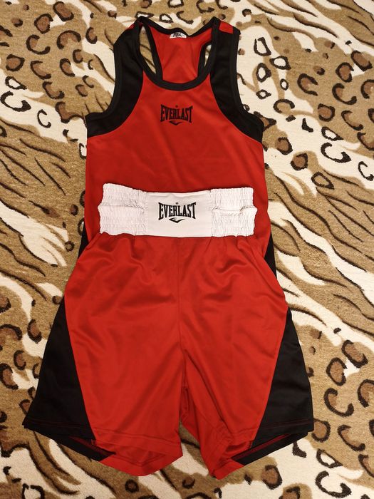 Боксерська форма червоного кольору EVERLAST, розмір XXS