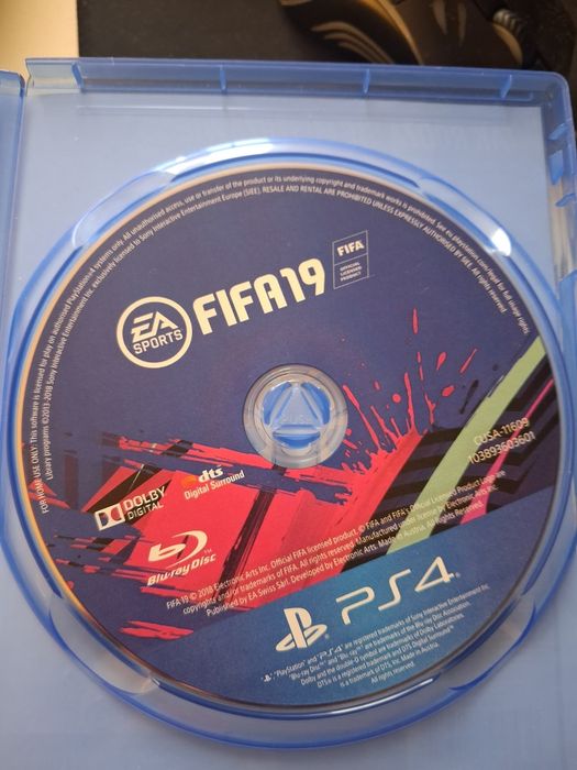 Fifa 19 bardzo fajna gra zdjęcie dodam potem informuje