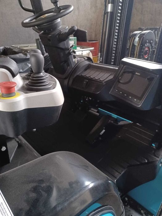 Empilhador Elétrico SANY SCP30C6 1 h carga p/ até 10 horas de trabalho