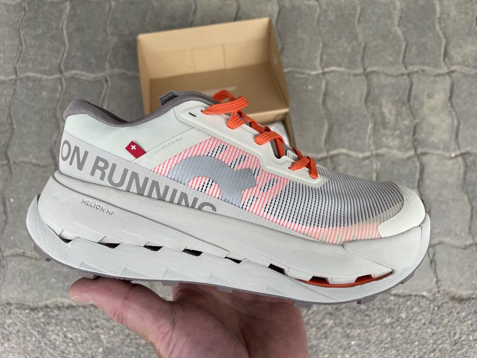 Кроссовки женские On Cloud Running Cloudsurfer next white flame 37-41