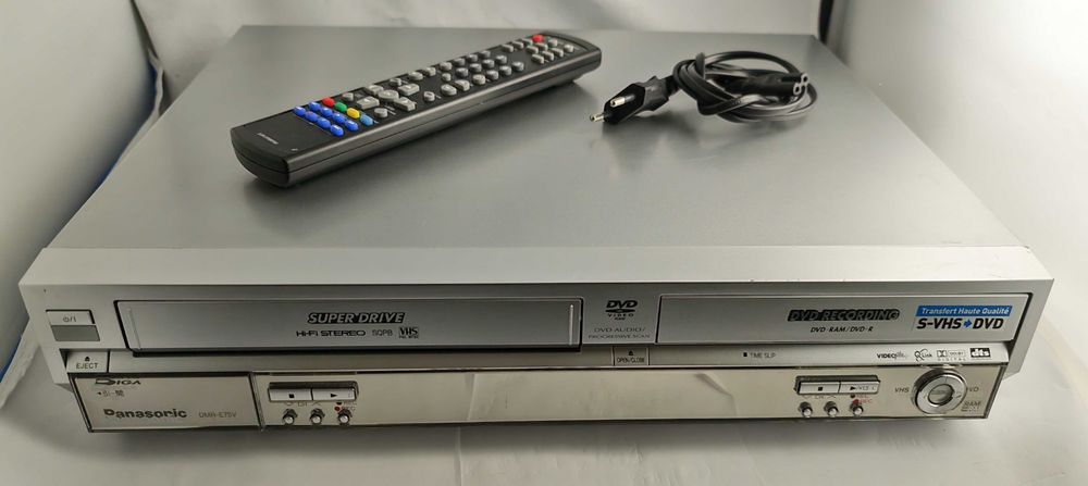 Magnetowid/Nagrywarka VHS/DVD-RW Panasonic DMR-E75V pilot