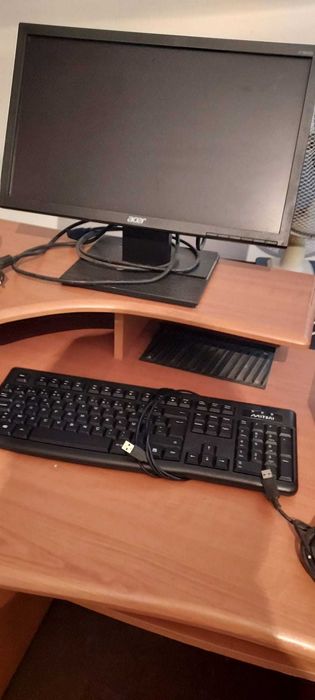 Computador e secretária