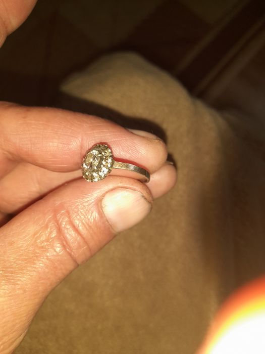 Продам серебряне кільце.