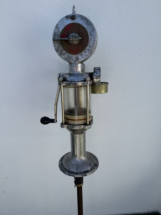 Bomba de Óleo Antiga