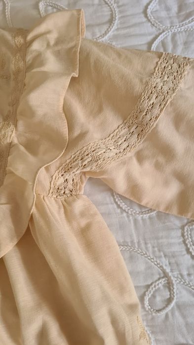 Vestido Zara para menina 13-14 Anos. Cor creme.